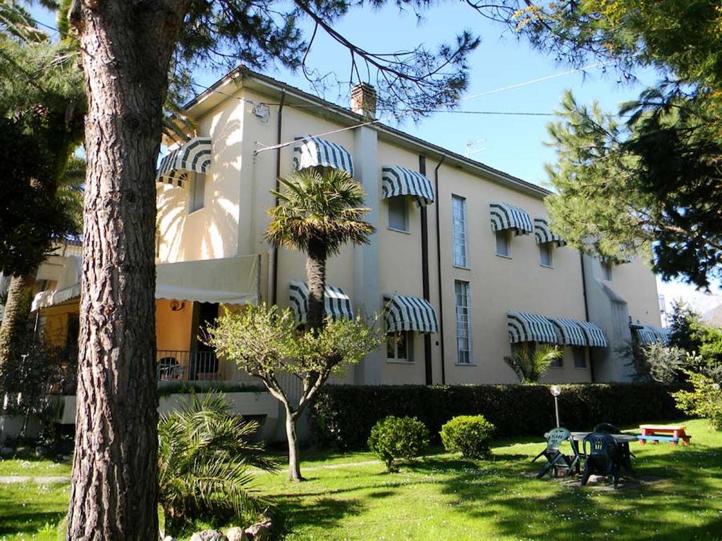 Hotel Parma Mare Марина-ди-Масса Экстерьер фото