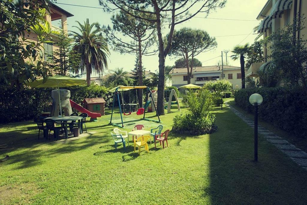 Hotel Parma Mare Марина-ди-Масса Экстерьер фото