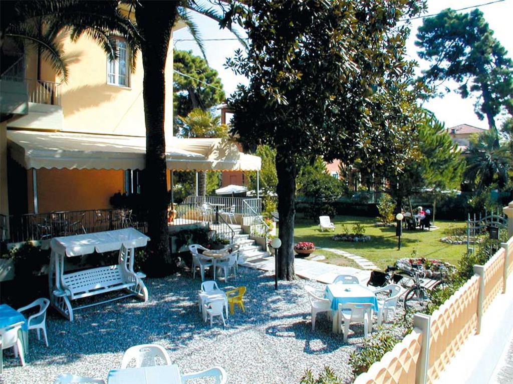 Hotel Parma Mare Марина-ди-Масса Экстерьер фото